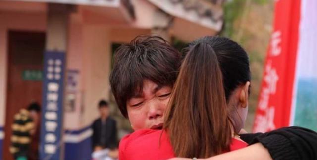 求职|“毕业就离开，女儿就这样回报”？父母直言后悔，引发热议