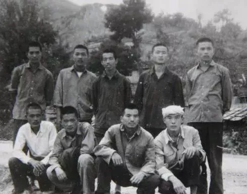 史铁生:三次自杀后,他却活成了所有人的救赎之神!