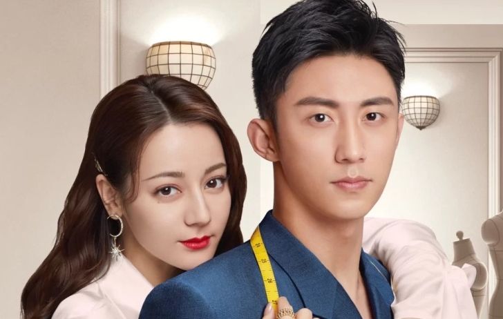 迪丽热巴|迪丽热巴晒马甲线自拍，背景墙与黄景瑜是同款，两人恋情再惹猜测