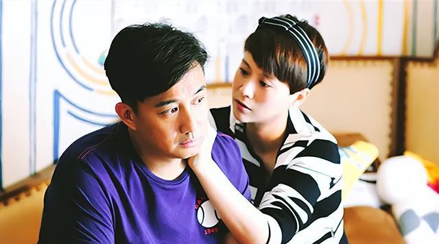 海清|海清:25岁嫁给素人,35岁紧抱黄磊的大腿,她才是“人间清醒”