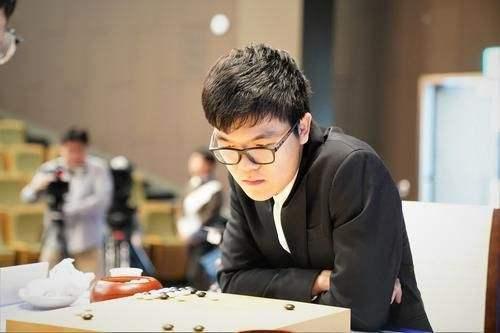 柯洁|4月围棋等级分 柯洁42月霸榜 杨鼎新重回第三 范廷钰暴涨47分