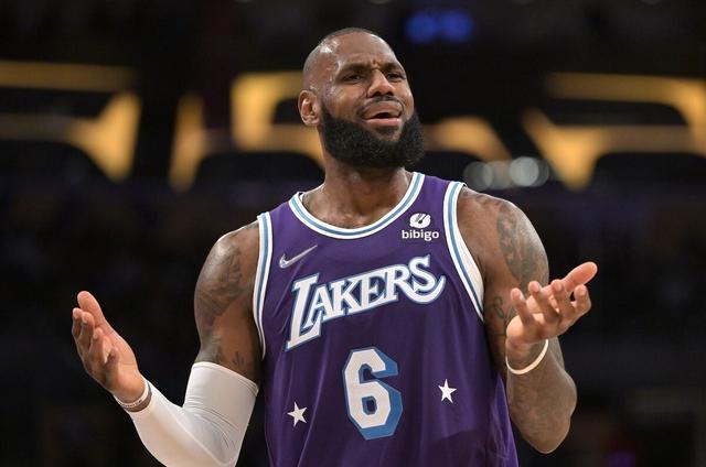 快船队|今日NBA：詹皇领跑得分榜，快船狂轰153分，保罗一数据历史第四