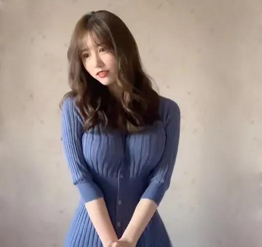 抖音|抖音“蓝衣战神”一栗莎子,真实身材曝光,网友:比视频中更性感