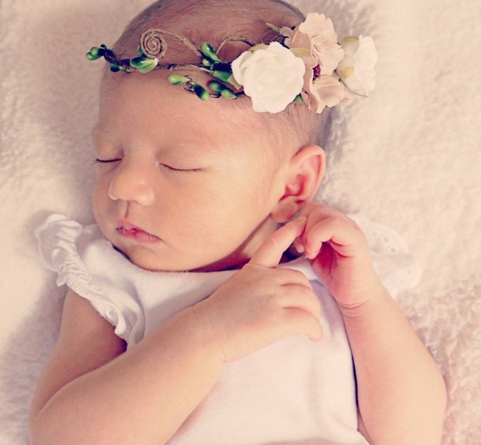 张梓琳|张梓琳罕晒二胎高清侧颜，妹妹五官秀气像混血儿，颜值不输姐姐