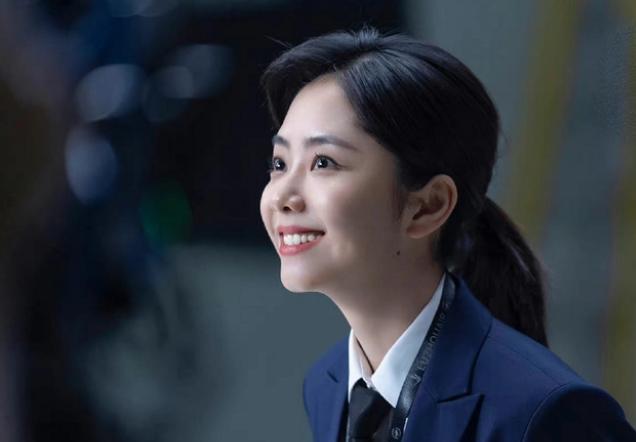 赵丽颖|从小县城出头的8位明星：赵丽颖回村修路，成毅老家3年前才脱贫