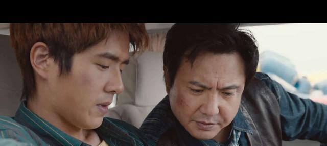 沈腾|沈腾参加综艺被禁言，嘴里含着奶嘴糖禁了个寂寞，一点没耽误比划