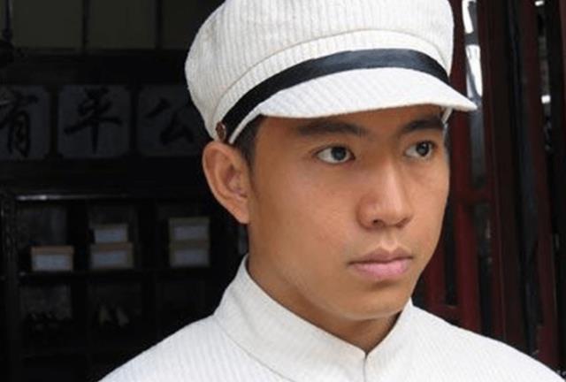 谷智鑫|谷智鑫：34岁拍戏坠马瘫痪，痴情女友照顾他8年，未办婚礼是遗憾