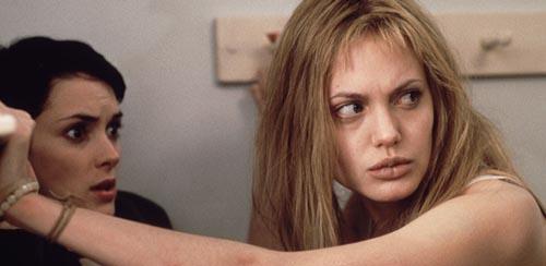 安吉丽娜·朱莉|安吉丽娜：朱莉：好莱坞一姐的成名史，与她背后糜烂的生活