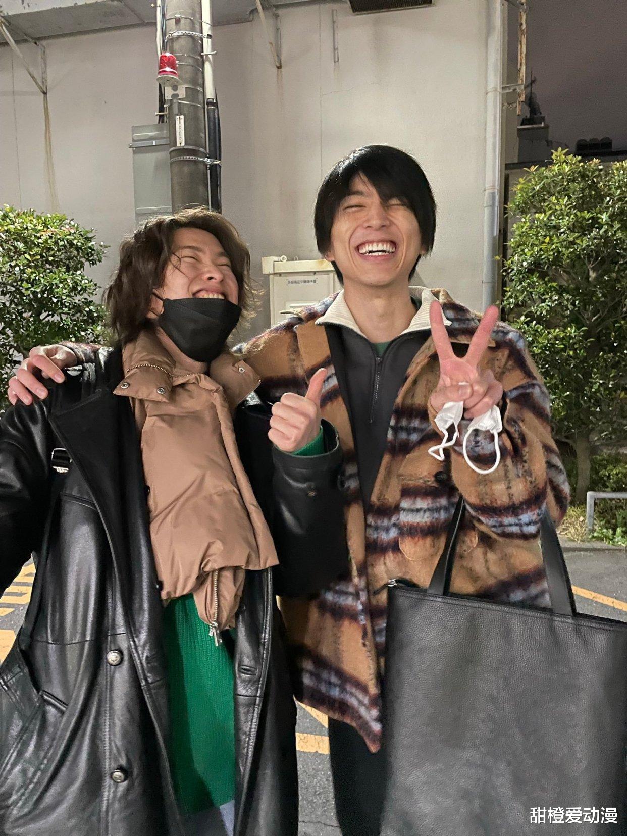 acgn漫评|假面骑士礼拜四:欧鲁特加表示自己是蜃楼粉,要下去陪楼师傅了!