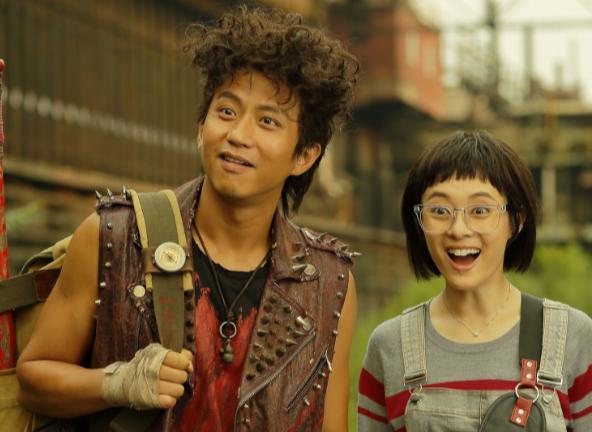 邓超|邓超亲身上阵拉票房,承认电影拍得不好,直播卖票吼到面红耳赤