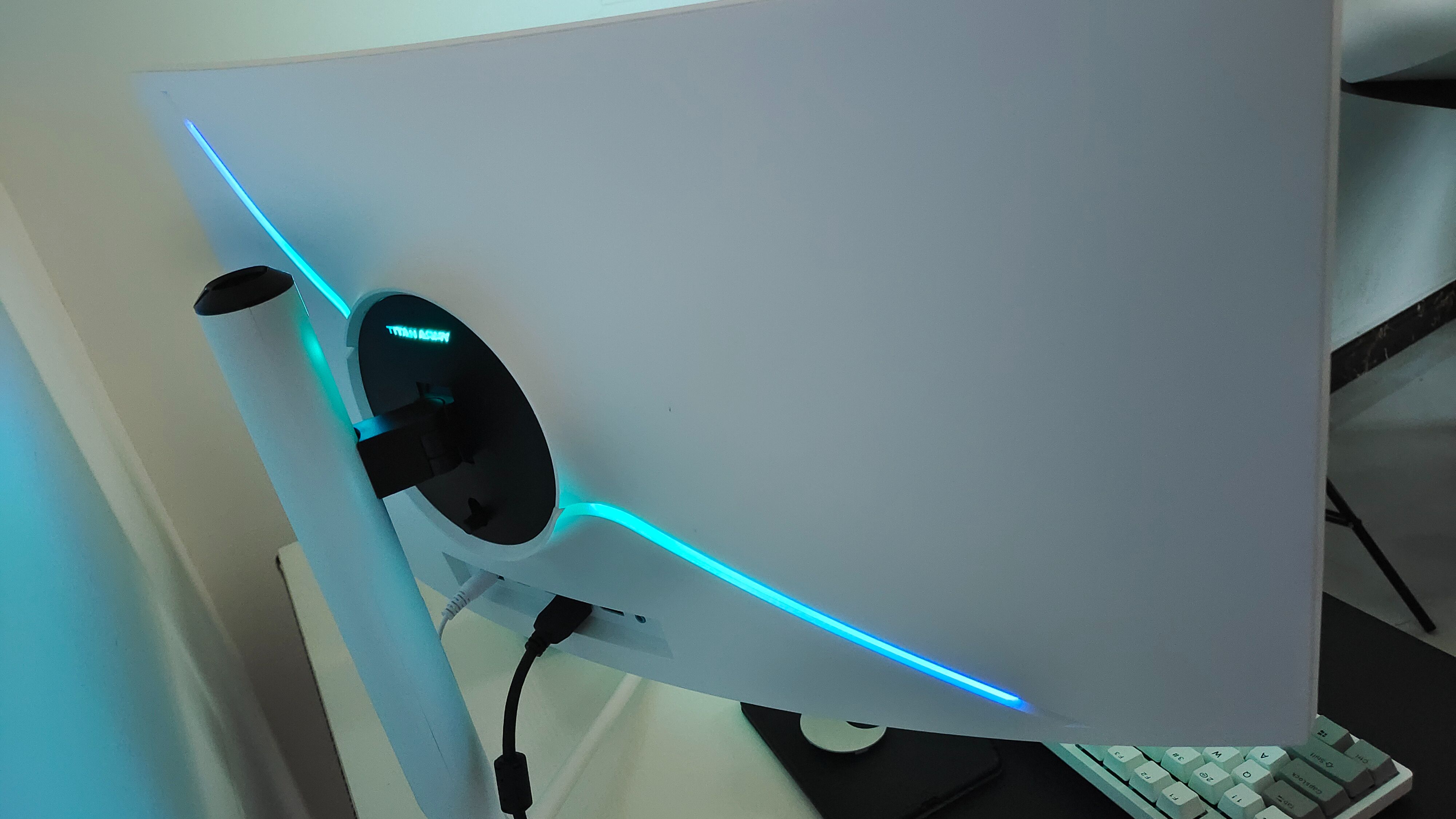 显示器|办公利器游戏外挂?首款曲面带鱼屏泰坦军团A30QR,为何选它