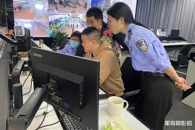 女学生酒醉躺尸路边,惨遭三个男人捡尸,一个动作引发血案