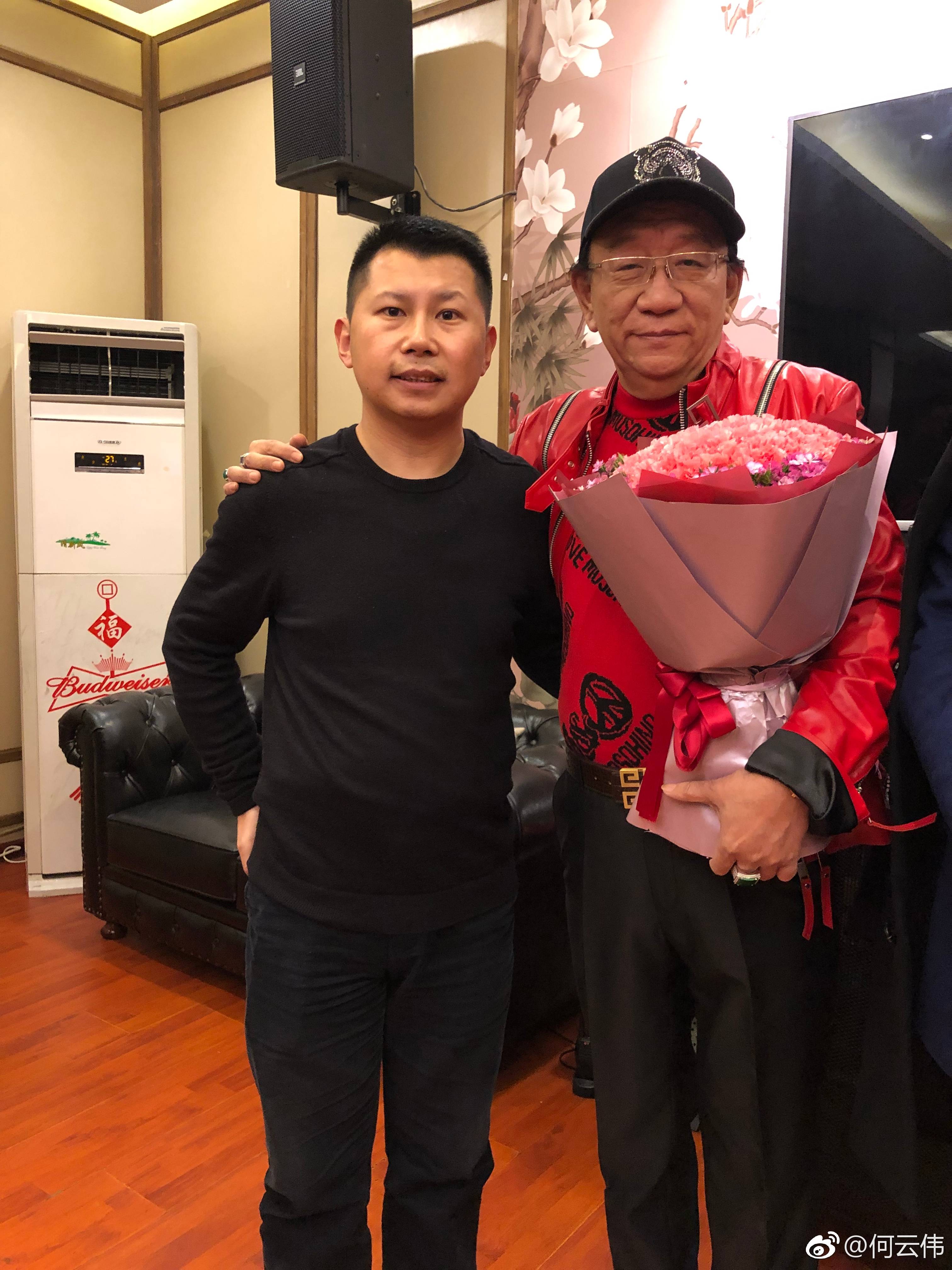 童瑶|何云伟:从今天开始正式喊侯耀华师父,不办摆知仪式,怕影响不好