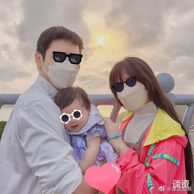 郭碧婷|向佐郭碧婷一家三口下馆子被偶遇，女方发际线后移明显，小奶黄独立吃饭超乖