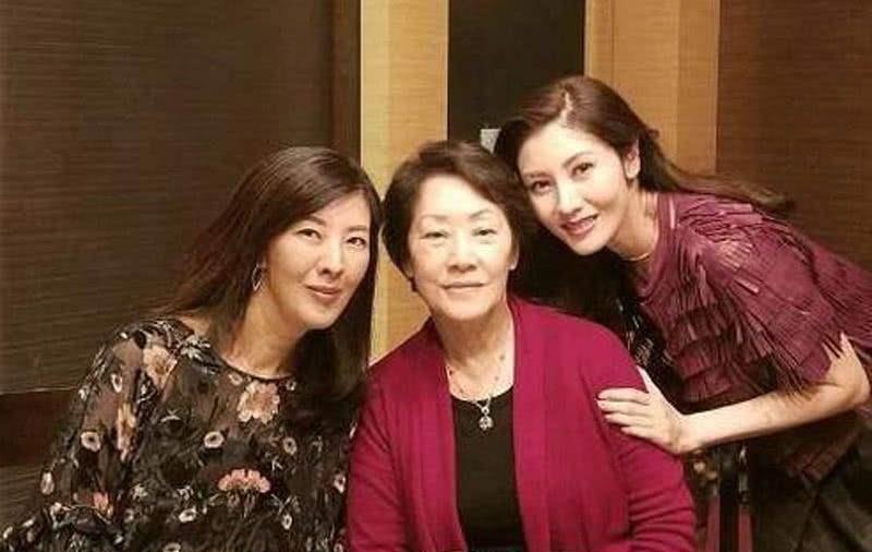 李嘉欣|年轻时太拼了！刚过50心肺功能一度骤停，李嘉欣已回家需静养1月