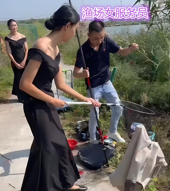 丈夫迷恋钓鱼,妻子好奇跟随发现丈夫另有目的:找年轻服务员消费