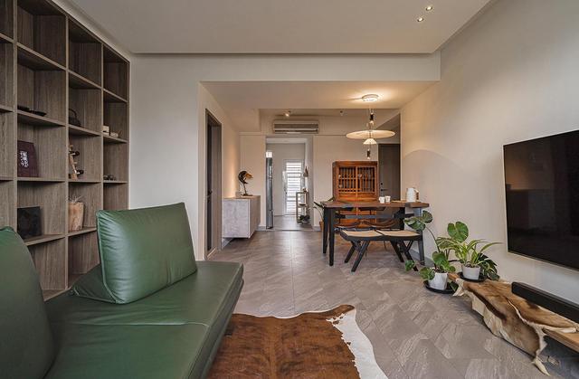 这是一对设计师夫妻的家,用怀旧风拯救“穷装”,小户型也能显贵