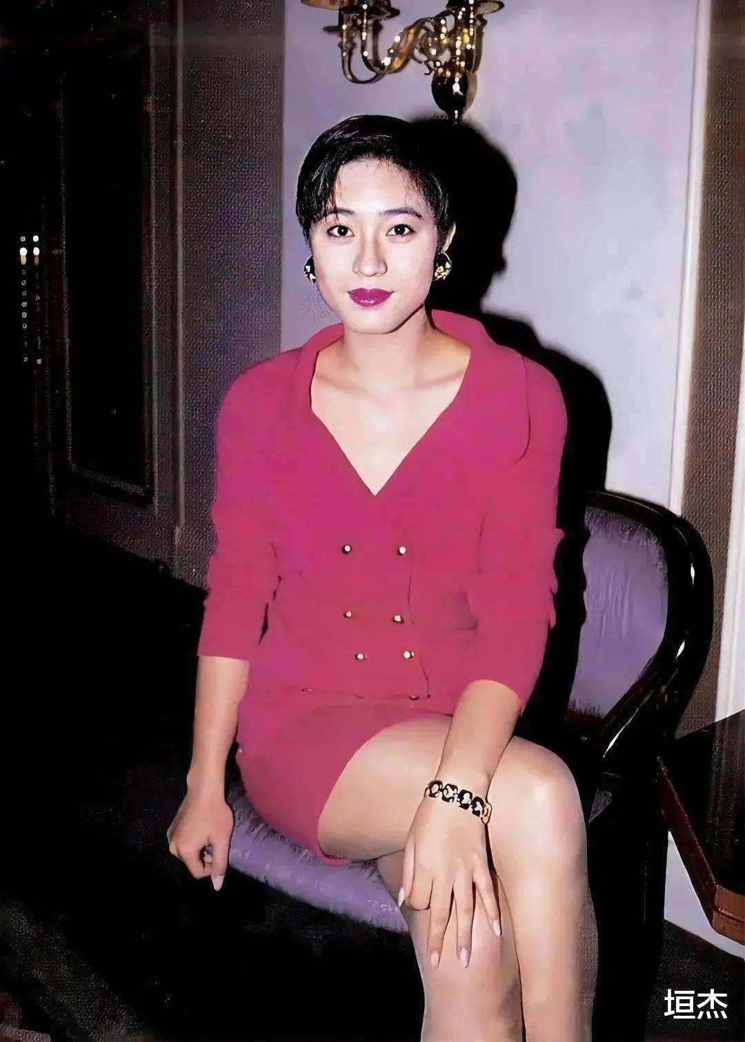 香港小姐|“风光不再”的港姐现状：有人抵押皇冠还巨债，还有人菜市场摆摊