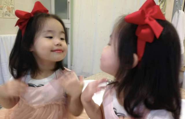 钟镇涛|68岁钟镇涛为12岁小女儿庆生，曝光家中朴素内景，富婆娇妻未出镜