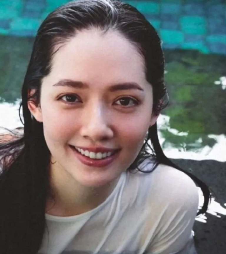 郭碧婷|刚生完二胎的郭碧婷状态!网友:这是彻底撞脸向太?