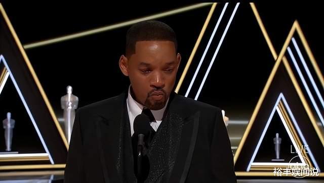 威尔·史密斯|威尔·史密斯颁奖礼上怒揍主持人，众星现场吃瓜，强森表情抢镜