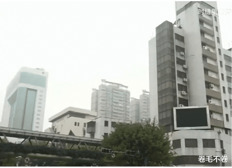 八旬老太逼儿子上缴工资,导致儿子妻离子散,最后报应降临