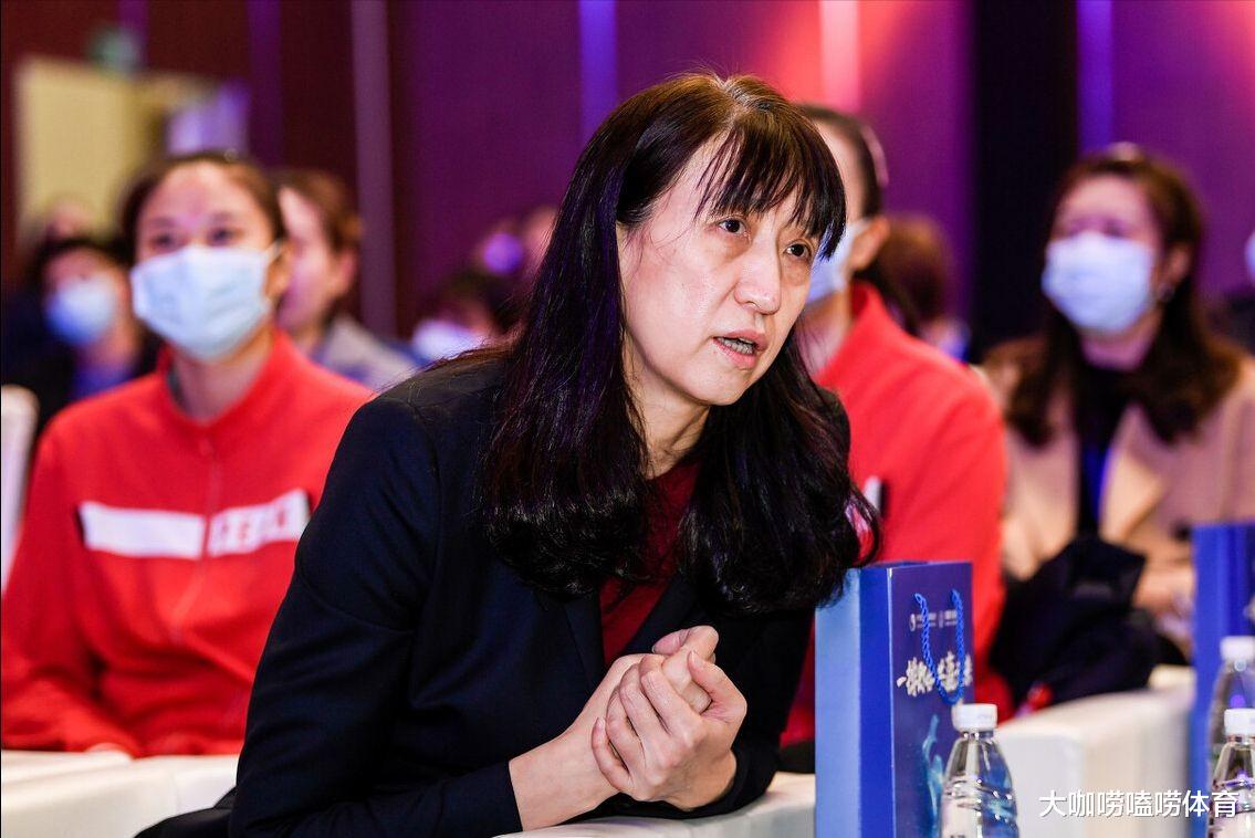 赖亚文|女排绿叶赖亚文33岁结婚，婚后与丈夫分居，回家时儿子喊她：阿姨