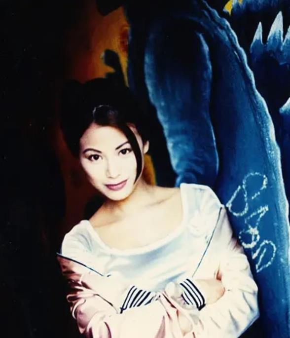 陈雅伦|“出柜”潘美辰，游走于黄尚伟和王晶之间，陈雅伦的情史太丰富