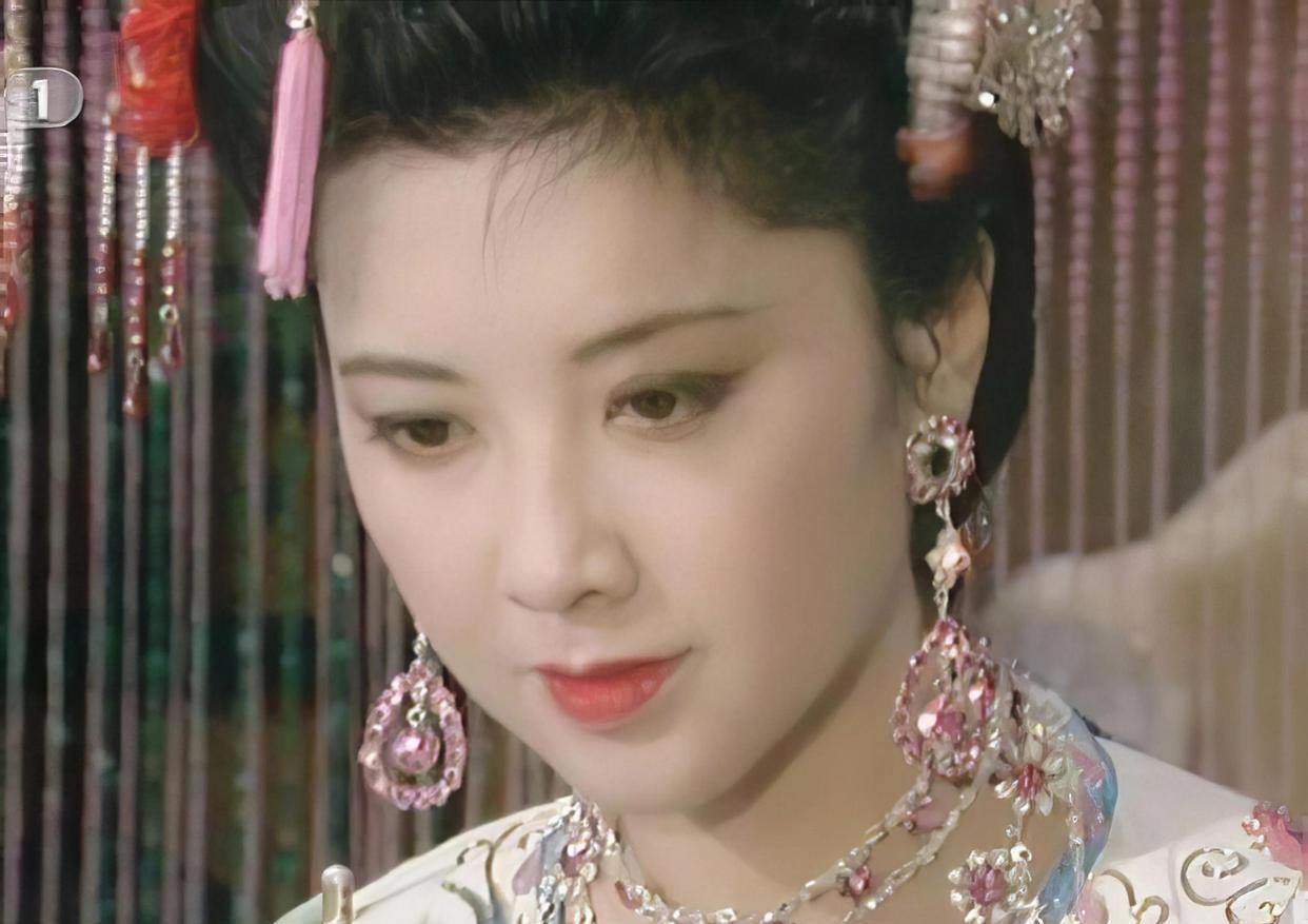洋妞版《女儿国》:美国宇航员掉落金星,发现全是短裙外星人