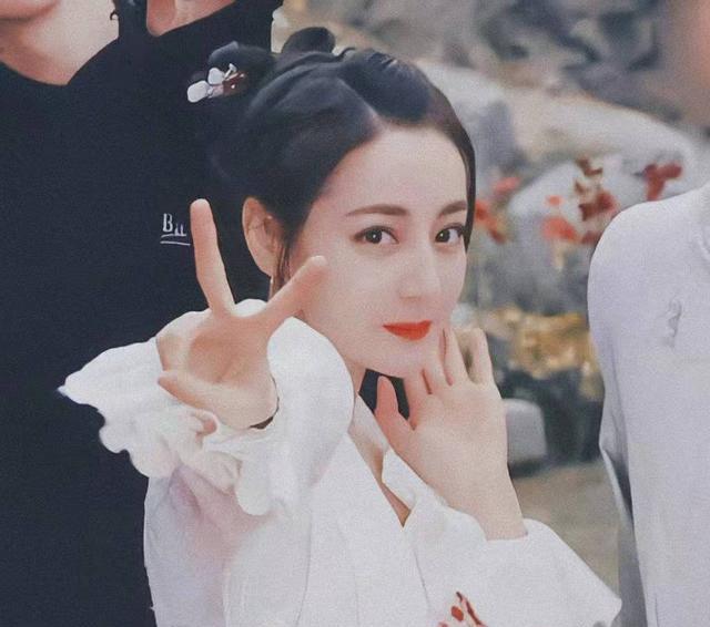 迪丽热巴|不管任嘉伦粉丝如何闹,开黑帖:《与君初相识》迪丽热巴就是一番