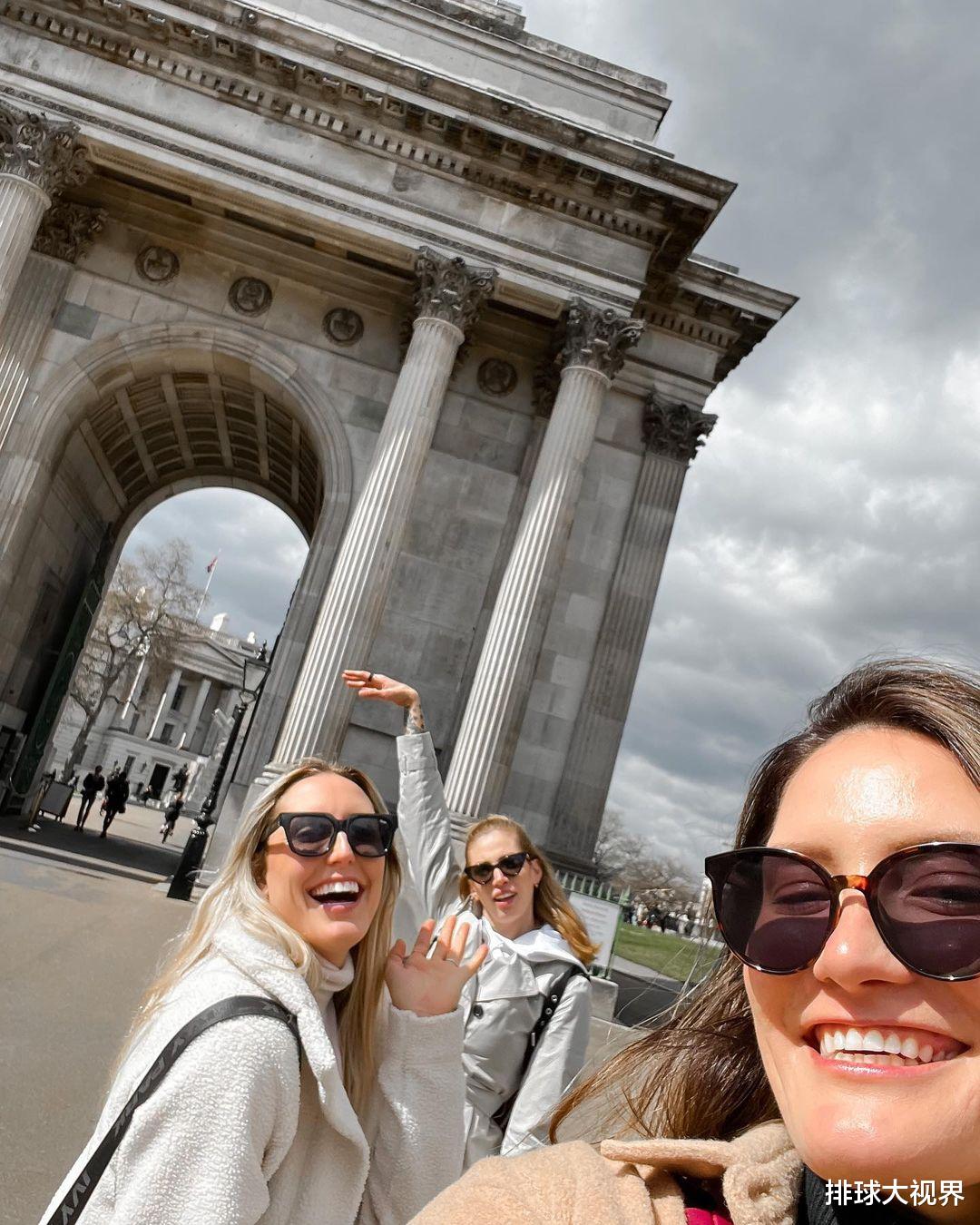 土耳其队|土耳其航空女排“空姐”在伦敦炸街！引用英国女王名言显出高逼格