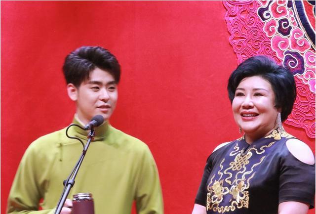 白梦妍|把舞台留给徒弟,德云社相声春晚临时改海报,郭德纲于谦已被去掉