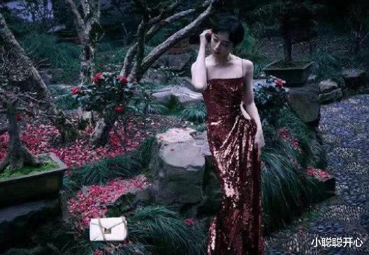 孙俪|孙俪被偶遇逛街,开300着万迈巴赫疯狂买奢侈品,新造型嘲阴森压抑