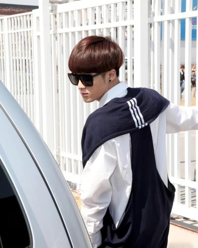 徐静蕾|檀健次频繁营业，31岁开始走可爱风？网友：看下10年前旧照再说