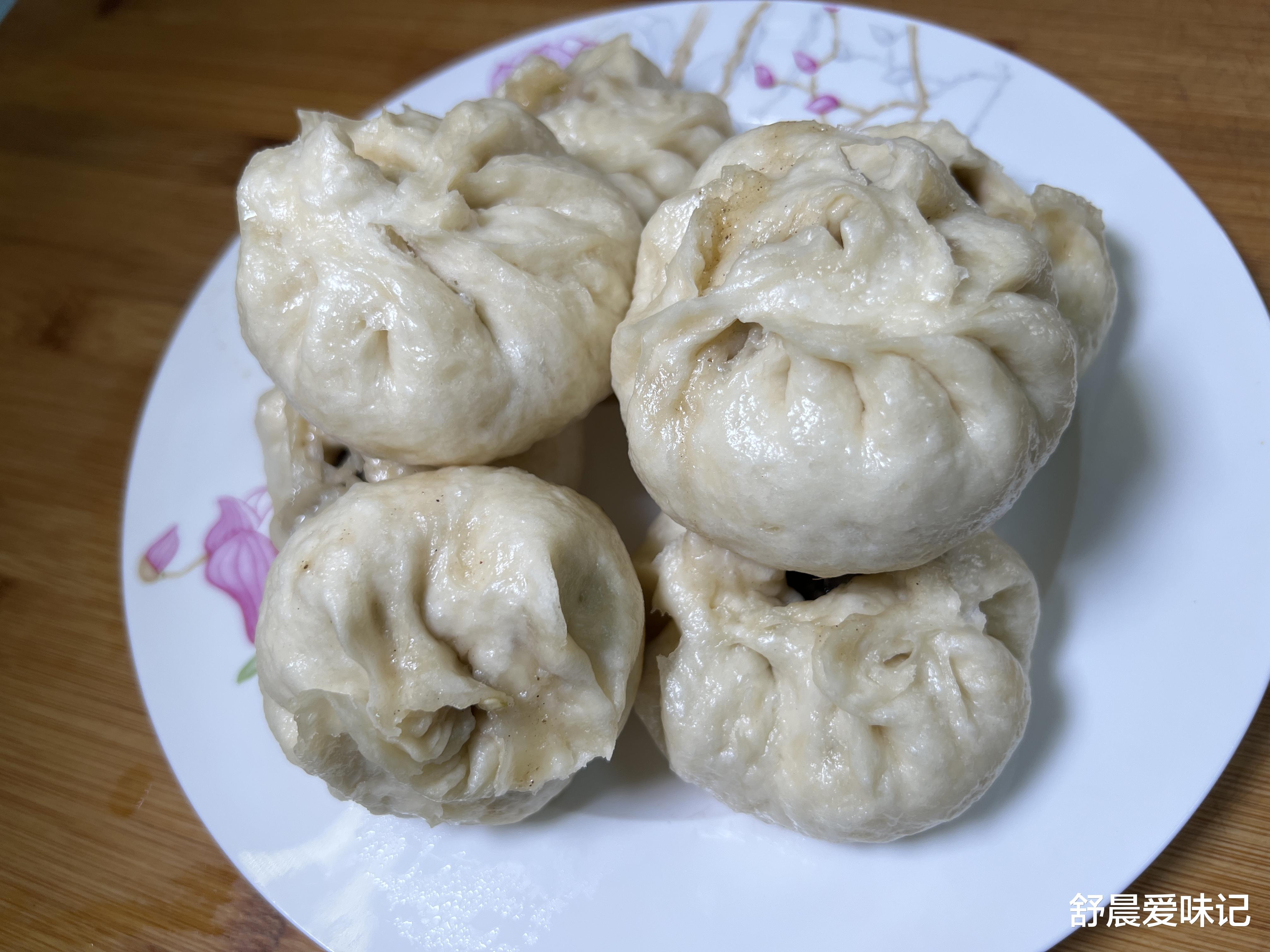 想吃素包子的看过来，茄子青椒馅，馅料鲜美，面皮蓬松柔软，好吃