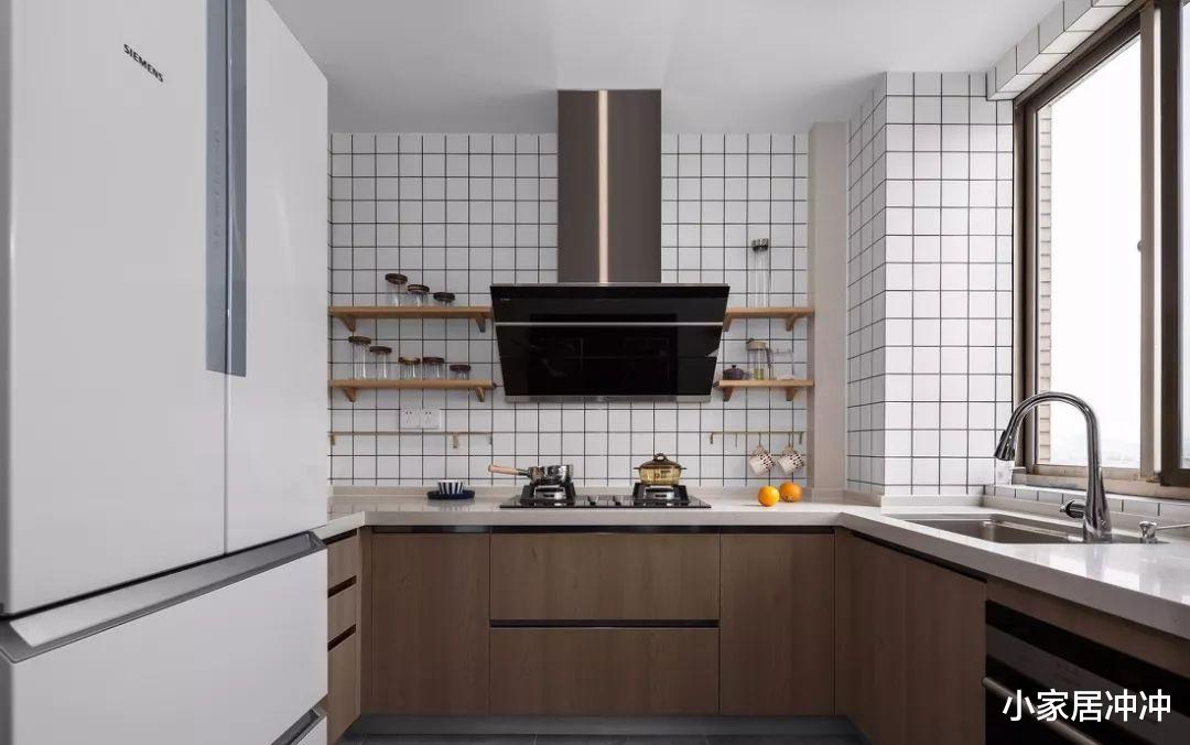 建议大家:若不差钱,给厨房置办这4样“高级货”,幸福感倍增