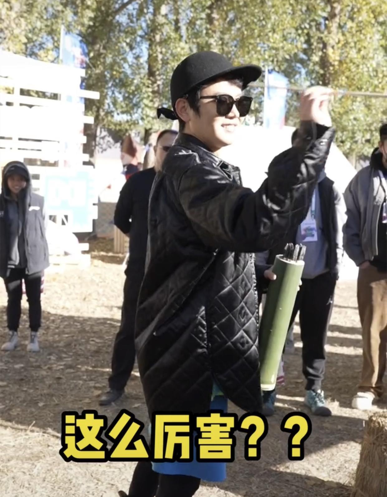 于谦|德云社于谦发文,晒出赛马现场视频,因人数不多而引发热议