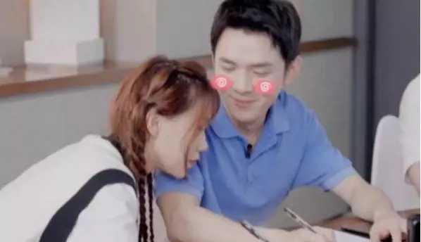 李佳琦|李佳琦恋情曝光?本尊正面回应:我们都住一起了