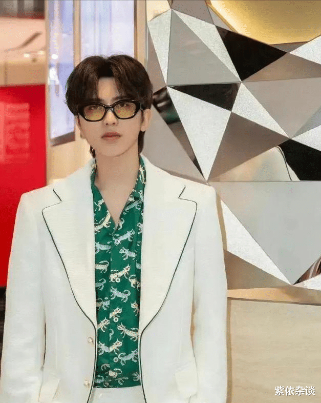 张艺兴|华语乐坛最尴尬的“顶级”流量，除了华晨宇，还有蔡徐坤、张艺兴