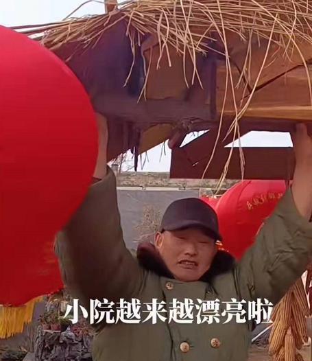 公主抱|朱之文家张灯结彩迎新年,穿军大衣逛集市,反被质疑是“炒棍”