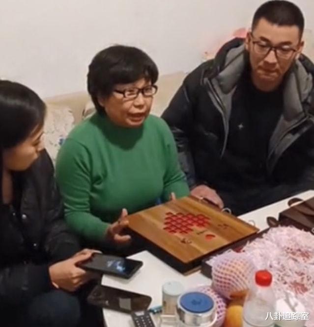 陈欣予|姚家女儿直播被攻击:再死几个,脸色难看险崩溃,?网友:恶毒!