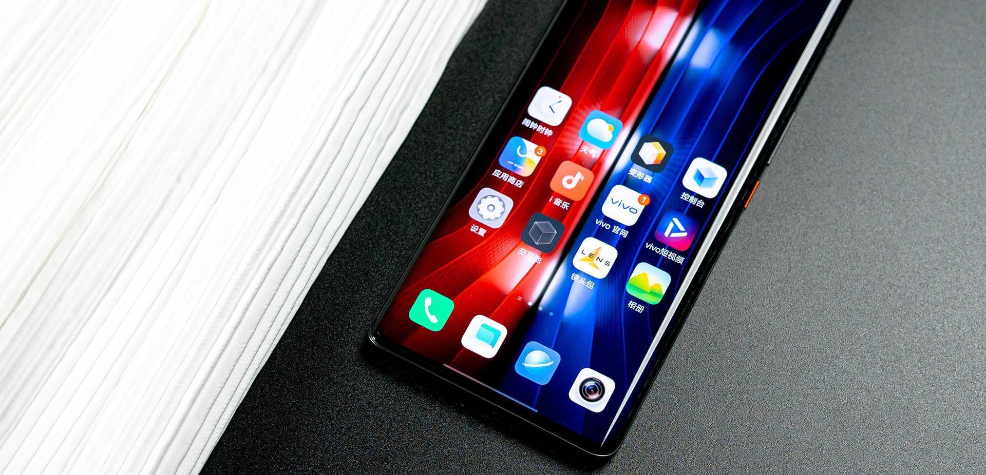 iqoo|2K屏+120W+微云台，12+256G仅3699元，iQOO再次良心