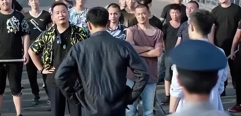 深圳黑老大王小西:1500名警察扫黑被当婚礼助兴节目,下场如何?