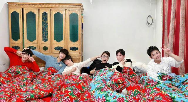 男团|《来看我们的演唱会》中，再就业男团一开口就梦回到了那个夏天