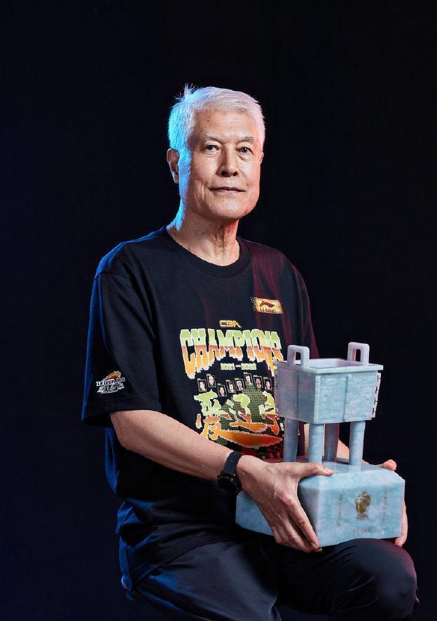 辽宁男篮|终于破案了！辽篮冠军照为啥没有郭艾伦？官微7字回应，勿过分解读