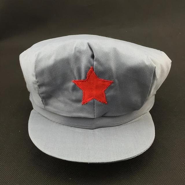 八路军帽子上的两粒纽扣,到底有啥作用?