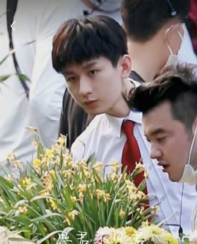 成毅|成毅旧照被翻，过于青涩让人不敢认，网友：变化真大