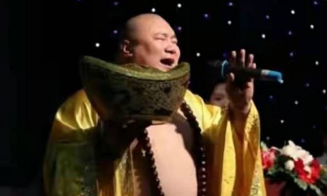 男子因长得像弥勒佛,被富婆相中带回家“供养”,如今过得如何?