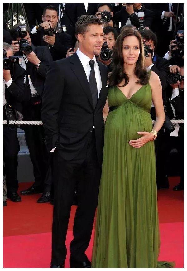 希洛|16岁的美少女希洛：一张出生照卖410万美元，长得像朱莉也像皮特