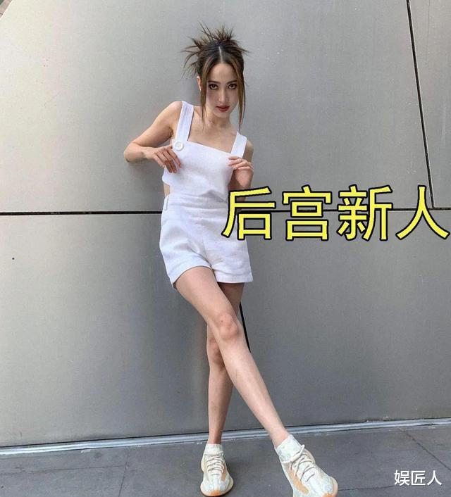 诗妮娜|泰王25岁新宠惊艳出场，身材高挑造型狂野，一亮相就碾压诗妮娜